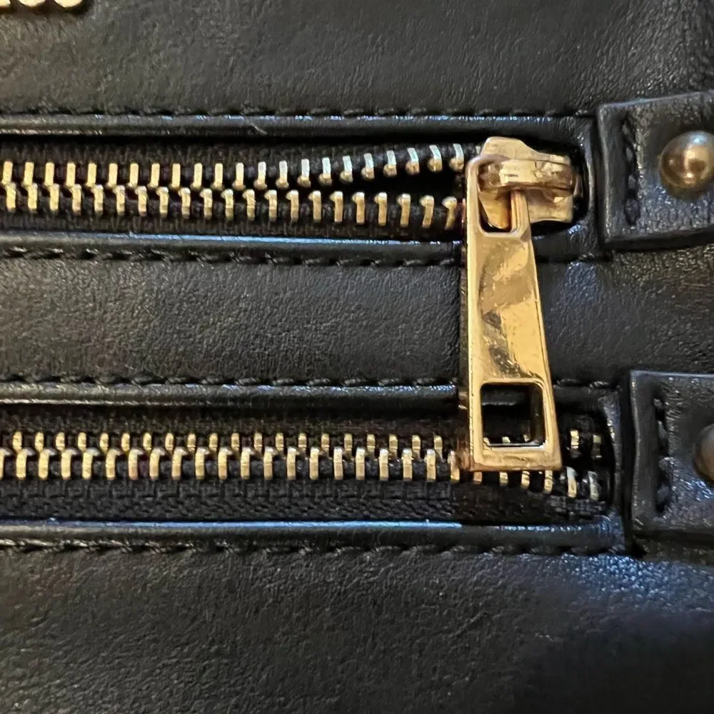 G by Guess black crossbody purse